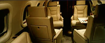 Interior de la Lear Jet Privado 55