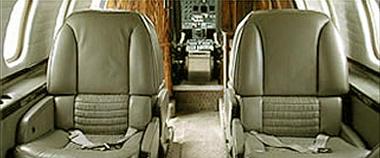 Interior de la Lear Jet Privado 60